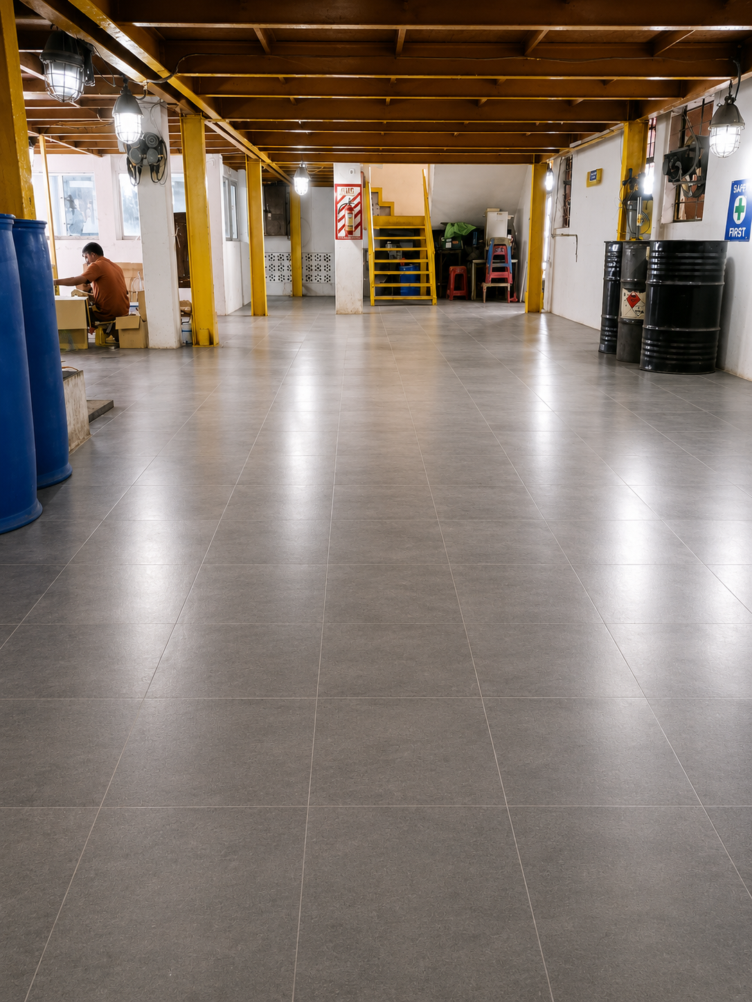 Clean production hall interior with steel pillars and storage at the Paona Chempro plant